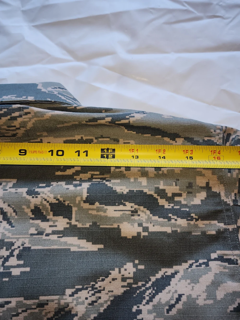 US ARMY Force Utility Camouflage Pattern Coat Men's Size 36L Is Used